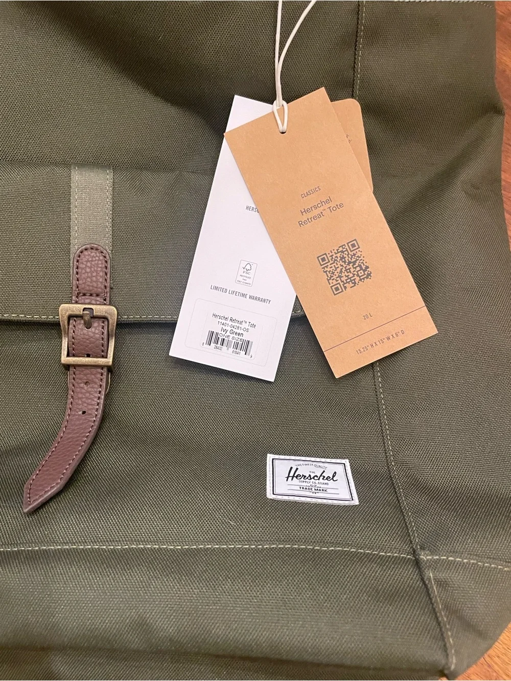 NWT Herschel Retreat Tote Ivy Green 20L w/ Changing Pad